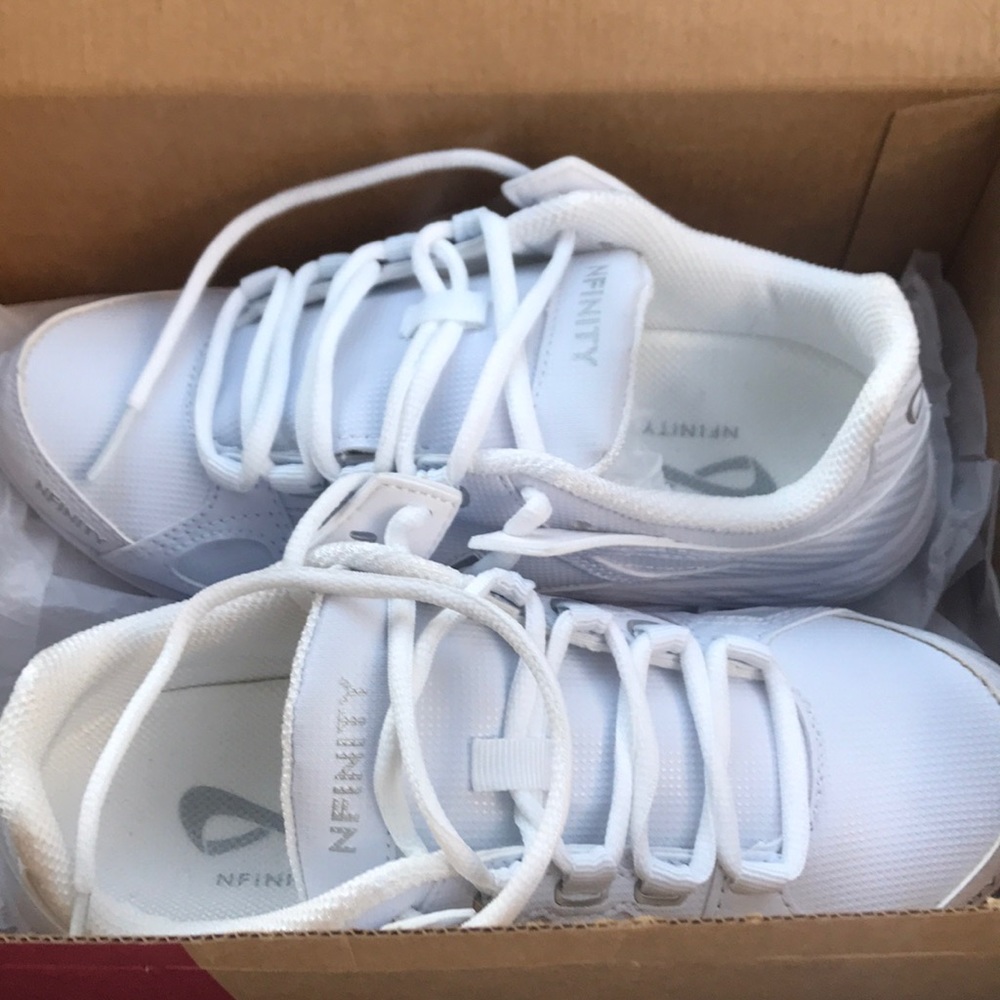 Nfinity Rival Sneakers
